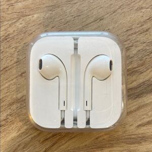 Apple iPhone White Wired Earbuds with Case